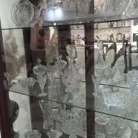 ویترین با رنگ قهوه سوخته