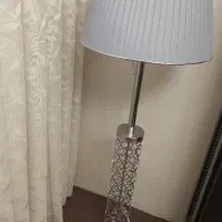 آباژور ایستاده