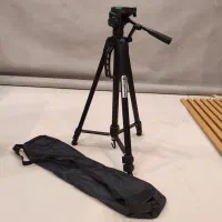 سه پایه دوربین