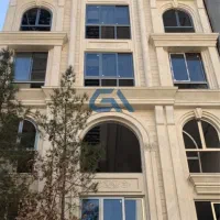 همکار خانم در دفتر املاک
