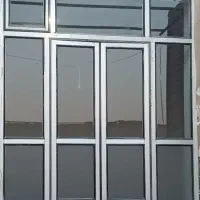 دو عدد پنجره بسیار تمیز