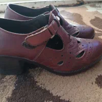 کفش سایز ۳۷