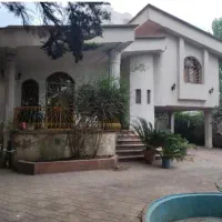 سرایداری یانگهداری از خونه یا نگهبانی. متقاضی