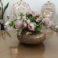 گل مصنوعی و گلدان
