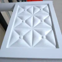 شاگرد نقاش کابینت چوبی