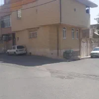 سه طبقه دو نبش کوچه