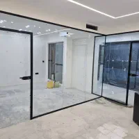 شاگرد برای نصب شیشه میرال و پنجره دوجداره