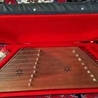 سنتور به همراه کتاب آموزشی و لوازم جانبی
