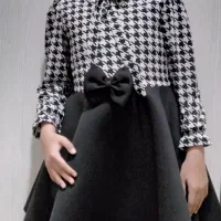 تعدادی پیراهن و دامن دخترانه