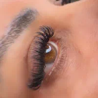 اکستنشن مژه، سالن زیبایی