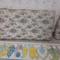 پشتی قدیمی ۴ عددهستند
