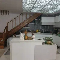 ویلایی-سه-طبقه-دربست