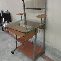 میز کامپیوتر جنس mdfو شیشه  در حد نو
