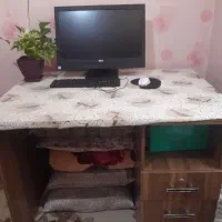 میز کار یا میز کامپیوتر