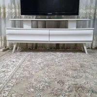 میز تلویزیون در حد نو تمیز و مرتب