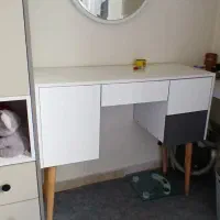 کمددیواری و میز ارایش