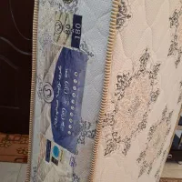 تشک نوجوان تمیز همراه با دو روتختی سوپر رویال