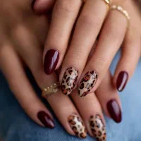 کاشت ناخن حرفه‌ای اصفهان . تخفیف ویژه