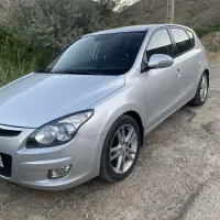 i30مدل ۲۰۱۱ نقره‌ای