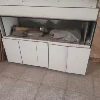 ویترین مغازه شیشه ای