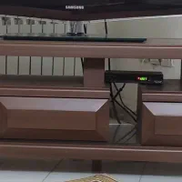 میز زیر تلویزیون