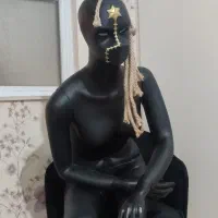 مایکن نشسته