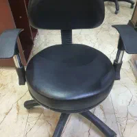 ۶ عدد صندلی اداری چرخ‌دار سالم و تمیز
