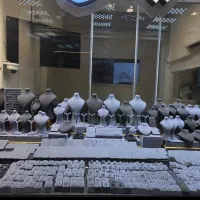 مانکن طلا فروشی پارچه ترک