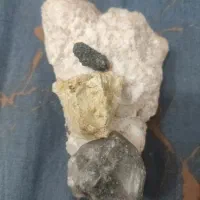 فروش چهار عدد سنگ با ارزش