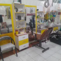 سلام مغازه آریشگاه اجازه داد میشه با اینه صندلی
