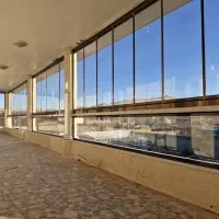 شیشه  بالکنی  در عجبشیر