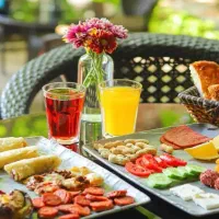 به یک خانم جهت کار در یک صبحانه سرا نیازمندیم