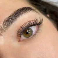 به یک مدل برای اکستنشن مژه نیازمندیم