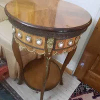 میز کنار سالنی