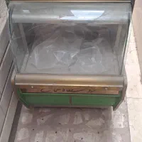 فریزر دو در فروشگاهی بدونه برفک و پیشخوان و قفسه