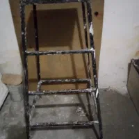 چهار پایه فلزی