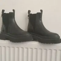 یک جفت پوتین اصل