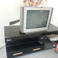 تلویزیون LG درحدنو همراه با میز تلویزیون