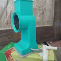 گردو خرد کن و ترازوی دیواری