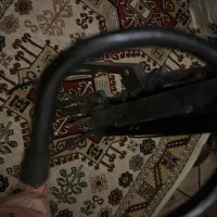 پایه ی گیتار و کتاب نت موسیقی
