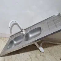سینک ظرفشویی و شیر