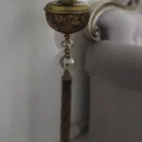 آباژور ایستاده