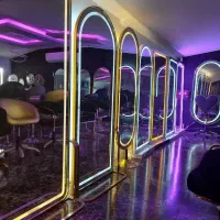 اینه نئون