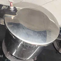 زود پز پارس استیل در حد نو.