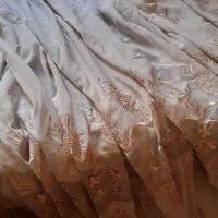 پر ده بزرگ با آویز بالا وکنار