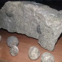 سنگ‌های کروی طبیعی درون سنگی