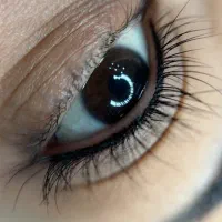 اموزش  و اجرا اکستنشن مژه و ارایش دائم صورت