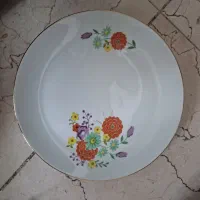 یک دست بشقاب قدیمی