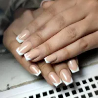 کاشت ناخن و مژه