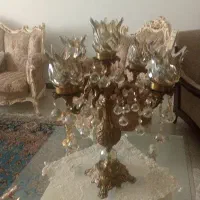 یک عدد لوستر رومیزی ب همراه یک جفت شمعدان  برنز